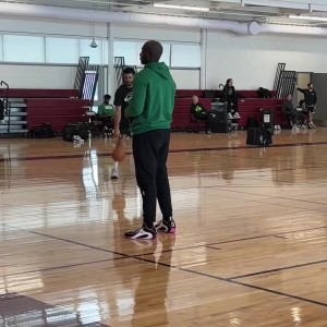 开云-真要本赛季复出？塔图姆今日进行了原地投篮训练